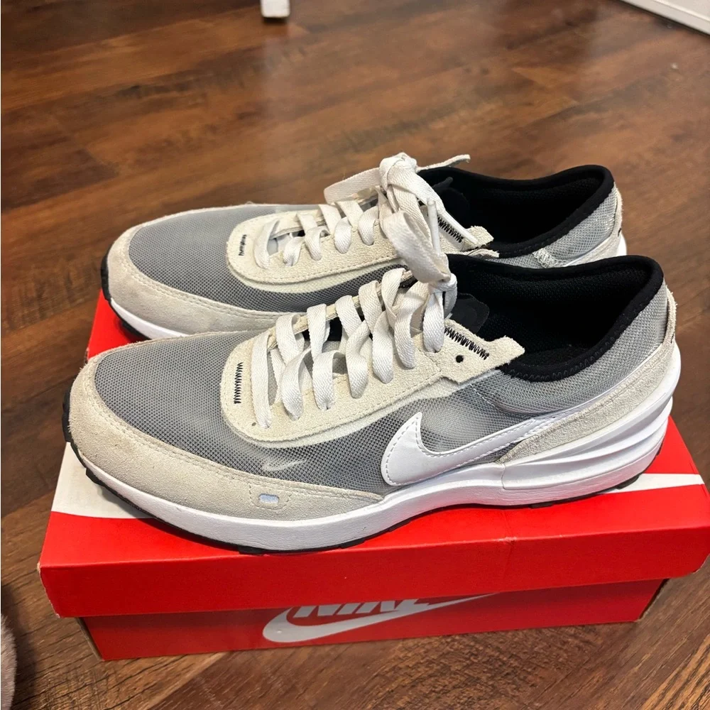 Nike - Picture 3 of 10